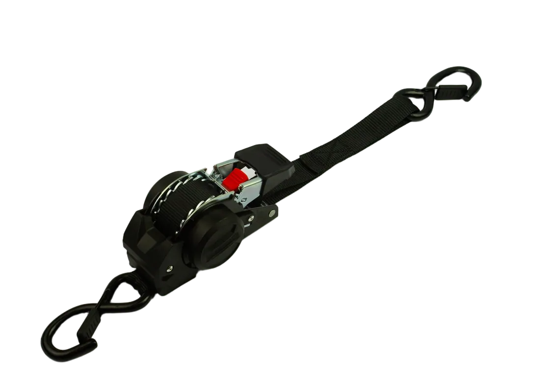 Sangle à cliquet avec rappel automatique en noir, sangle rentrée dans le boîtier